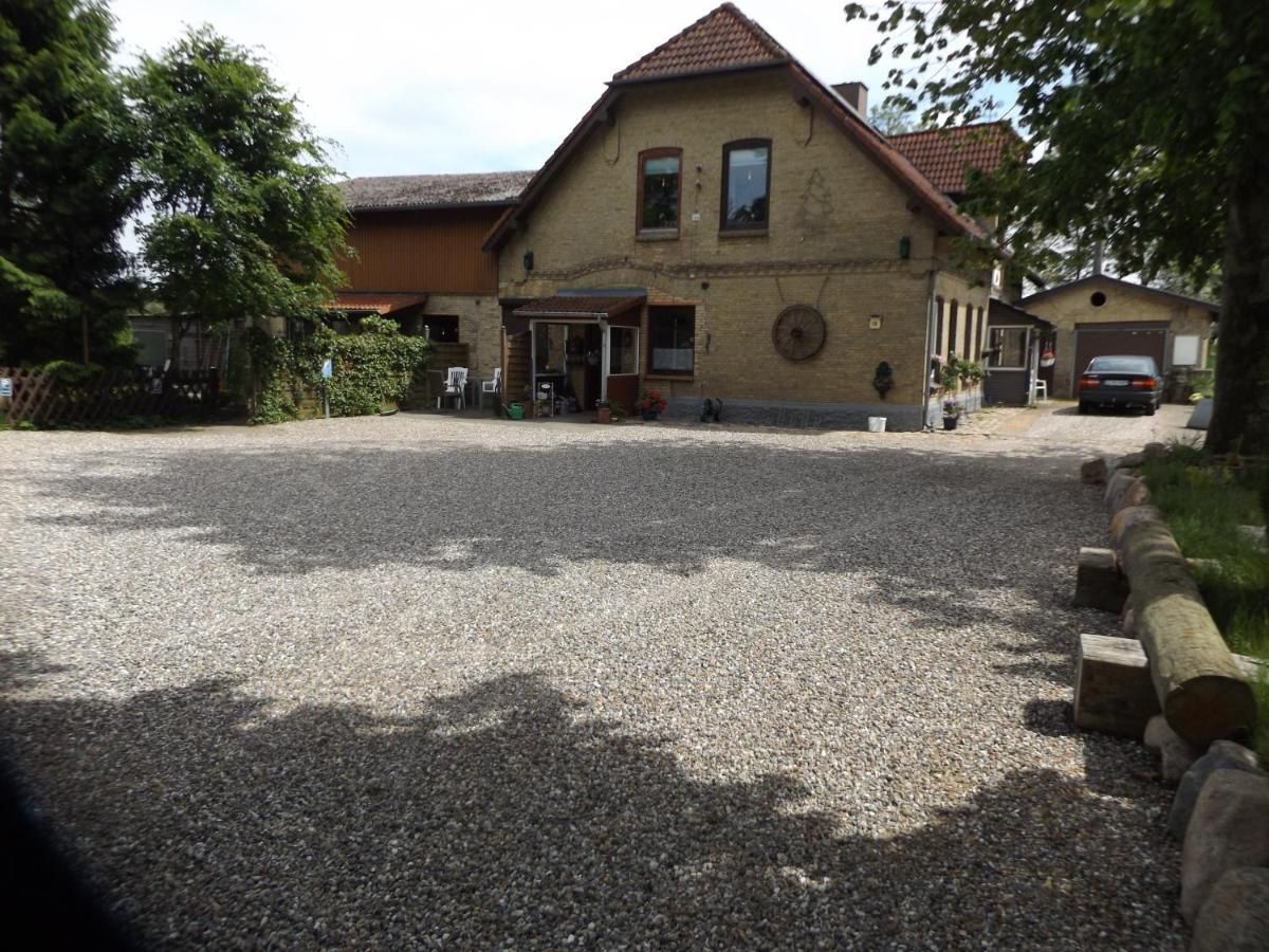 ホテル Gastehaus Hahnenkrug Lottorf エクステリア 写真